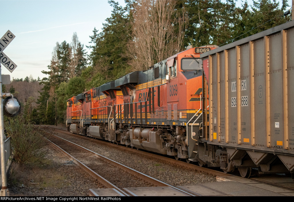 BNSF 8069